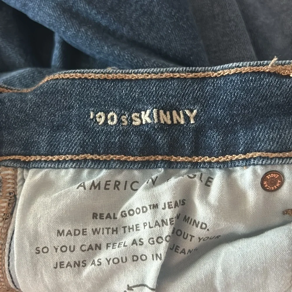 American Eagle 90s' skinny fit jeans size 2